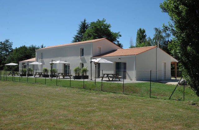 Lodging 2 Gîte Madame CLIMATISE IN THE CALM OF THE GREAT VERSENNES