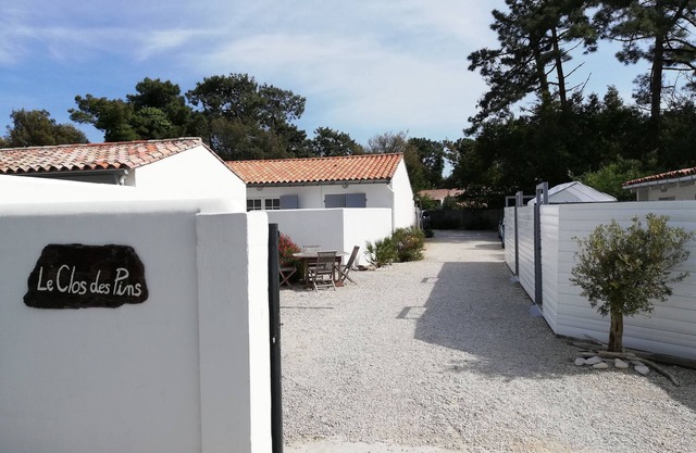 LODGING FOR 4 PEOPLE, 2 BEDROOMS, PRIVATE PATIO, HEATED SWIMMING POOL, PRIVATE PARKING