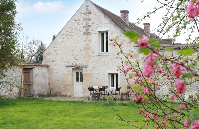 Lodging restored in a contemporain way, in a vast typical farm of Vexin