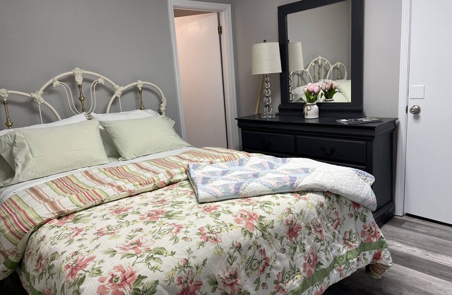 Loft apartment on Clifton, TN Main Street Convenient, Cozy and Clean