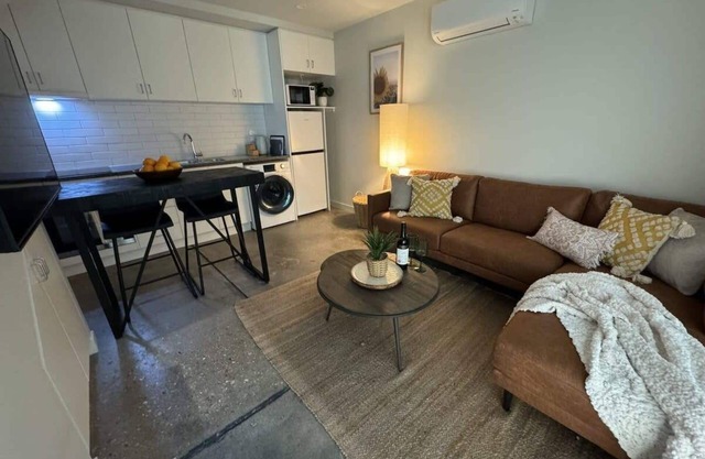 Loft Apmnt with A/C in Central Devonport