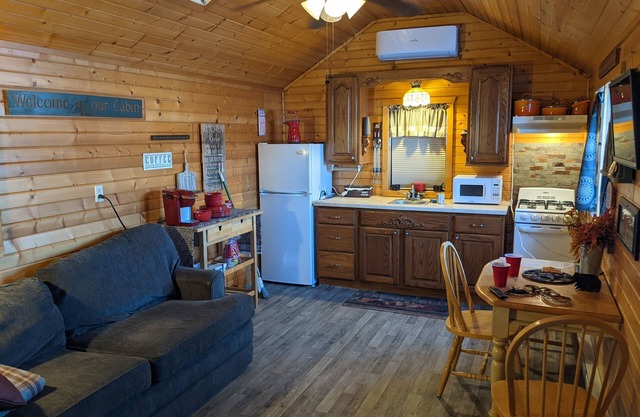 Log Cabin on the Water - Free Kayaks!