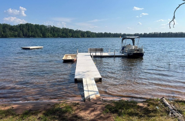 Log Cabin with Pontoon, Beautiful Spring Fed Sand Bottom Leader Lake