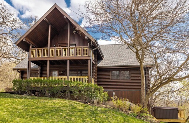 Log Home/Ht Tub/Game Rm/Firepit