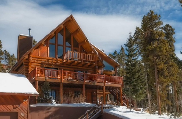 Log home, huge deck, incredible view of Breckenridge. Save on 7 night stays.