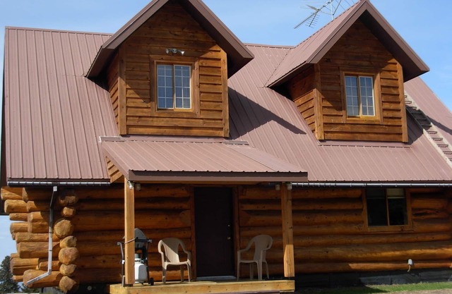 LOG HOME, panoramic ocean and mountain views, private & convenient