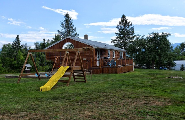 Log Home with a View ~ Just 'Crosstown from Santa's