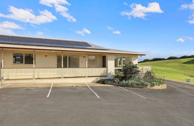 Logans Beach Apartments - Greenviews