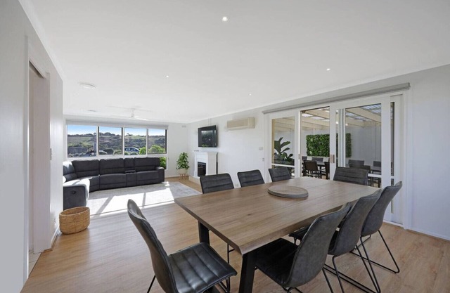 Logans Beach Apartments - The Beach House