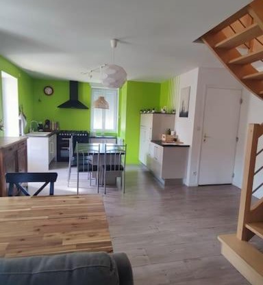 Logement avec grand balcon dans le Brionnais