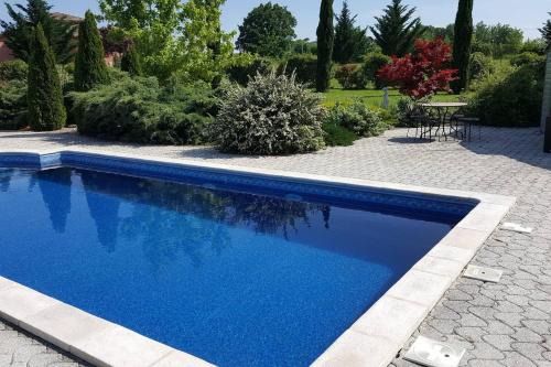 Logement avec piscine, classé 3 étoiles, de 42 m2 tout confort au calme pour un couple