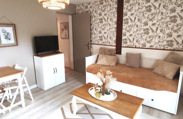 Logement lumineux bord de forêt