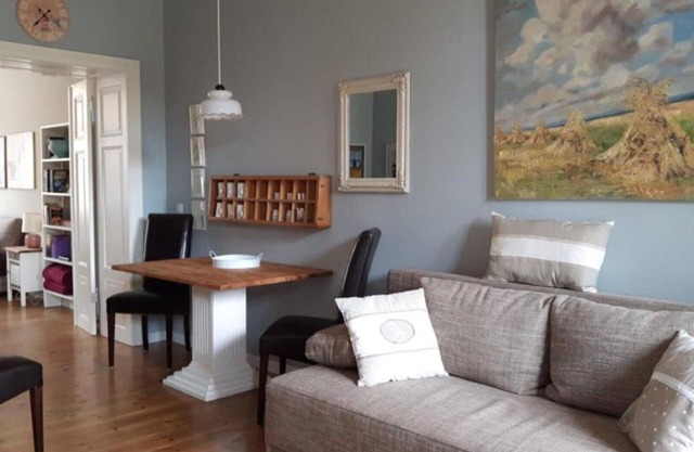 LoggiaHaus am Schloss, Pelle vacation apartment on the ground floor with terrace and courtyard garden