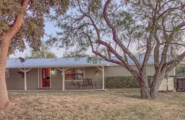 Lone Star Cabin No. 2 - Texas Hill Country