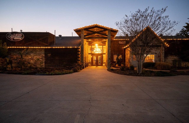 Lone Star Lodge and Marina