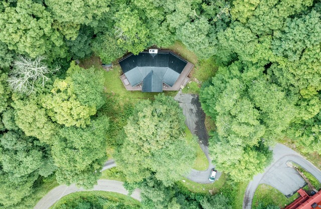 Long Range Views from Beautiful Modern Cabin