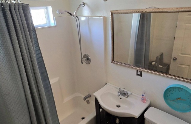 Long Term 2 Months or more studio with AC and WiFi in marvelous Temple City