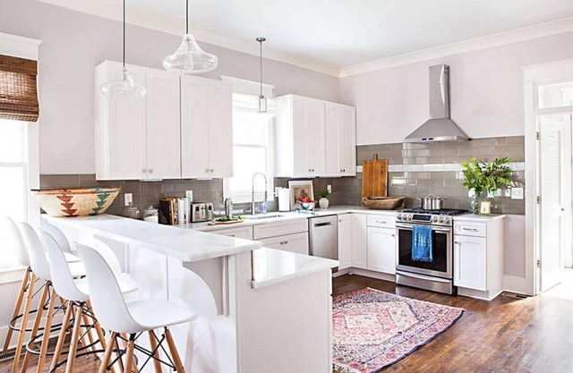 Long Term Pet Friendly 3 BR Townhome, Grill, Patio 3 Blocks to Grocer, 5 Mins to