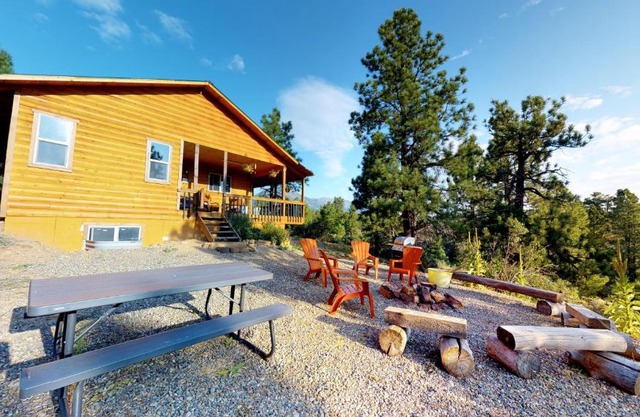 Long View Cabin, Breakfast Deck overlooking the Canyon!