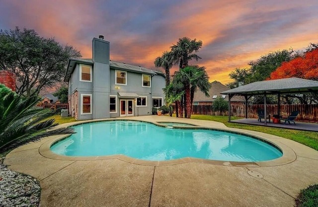 Longhorn Escape w/Pool by StayLage