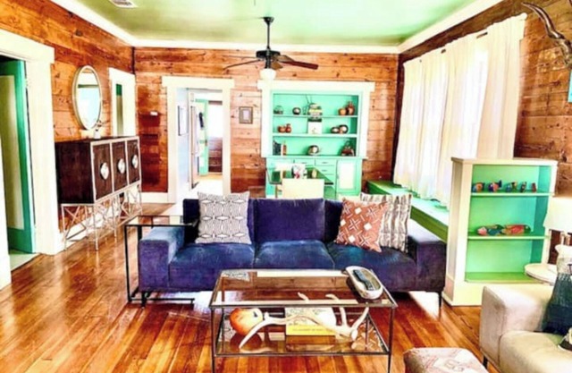 Longhorn Lodge - In the Heart of Central Austin, near U.T. & the "Drag"