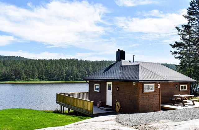 Look forward to a dream vacation in the vacation home directly on the water.