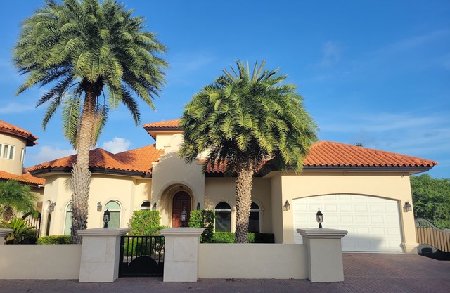 LOOK NO FURTHER.Make This Your Own Private Paradise Getaway!
