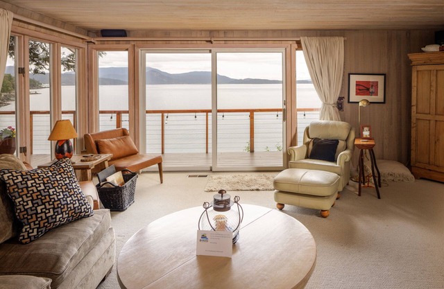 Looking for the quintessential Island setting? You will find it in Cedars by the