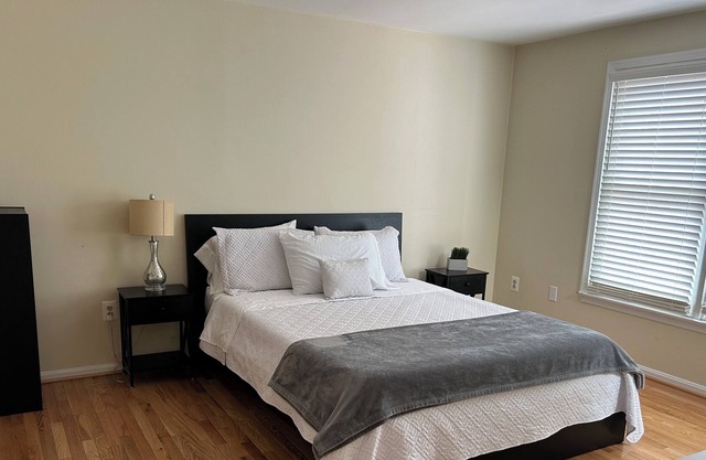 Lorton 4beds 2.5 bath VRE