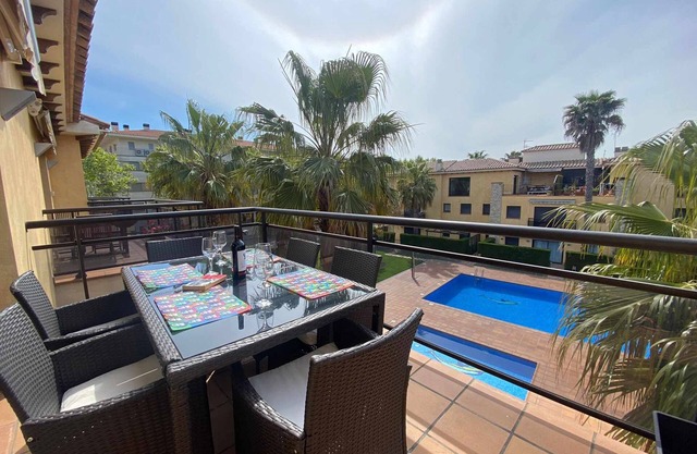 Los delfines, Lloguer 3.0, swimming pools parking