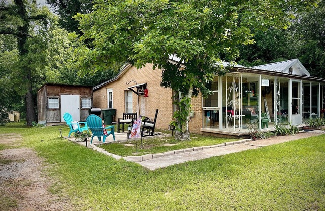 Lottie Mae’s Place has a warm cozy homely vibe. 2 minutes from town