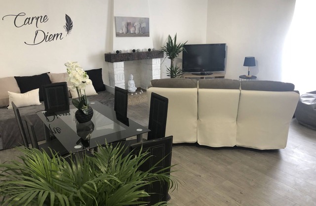 Loue très bel app fabuleux spacieux lumineux deco modern 75 M2 100 M DU PORT