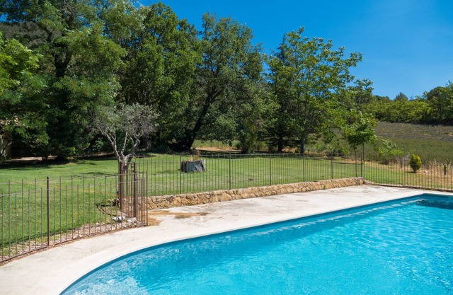 Lourmarin Mas Provençal Swimming pool