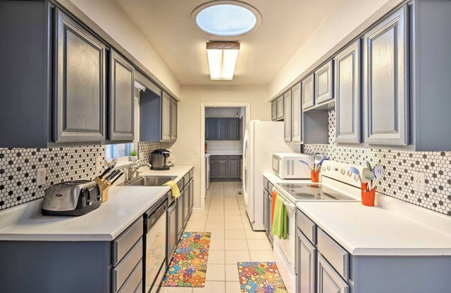 LOVE.LAUGH.LIVE-IN LAUREL PARK! {2 living spaces}