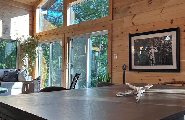 Lovely 2-bedroom cottage with 2 bedrooms on 8 wooded acres.