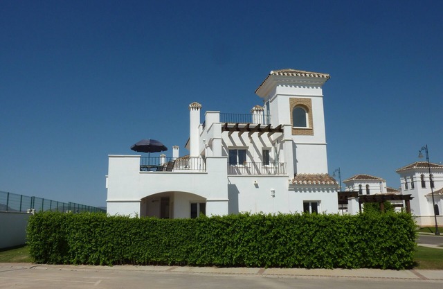 Lovely 2 bedroom townhouse on the 5* Polaris World La Torre Golf Resort
