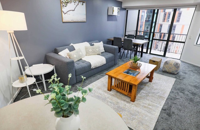 Lovely 2br apt w free parking