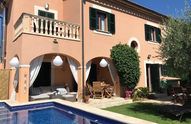 Lovely 3 bdr villa w aircon & wi-fi, private saltwater pool, 400m to beach