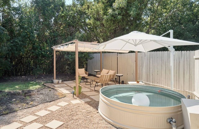 Lovely 3br hot tub+ cold plunge