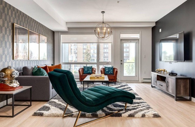 Lovely 3BR unit in the heart of Calgary