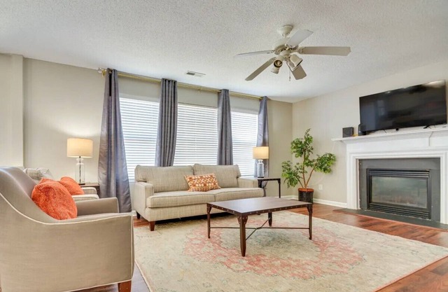 Lovely 4-br home-away-from-home with AC, WiFi, office TVs internet near Downtown