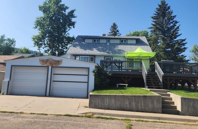 Lovely 5-bedroom 2 bath house in Sturgis with AC, WiFi