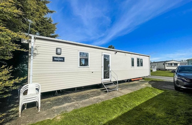 Lovely 6 berth caravan at Southview Holiday Park ref 33002B