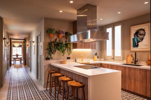Lovely 6 BR Flat in L'Eixample
