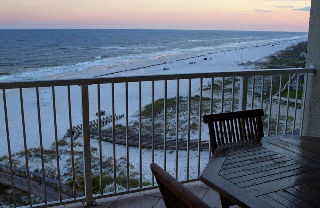 Lovely 7th Floor Beachfront 2BR Condo!