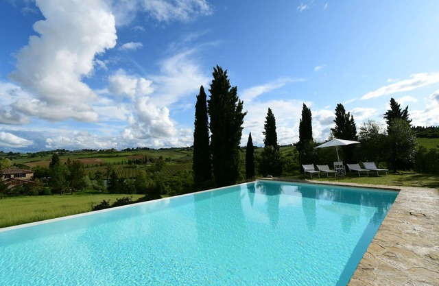 Lovely apartment for 3 people with WIFI, A/C, pool, TV and pets allowed, close to Siena