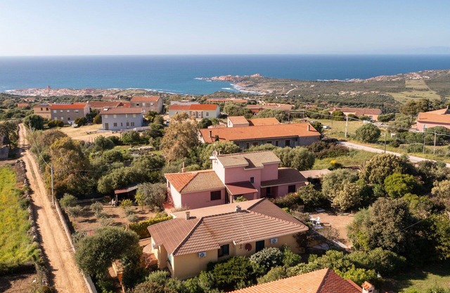 Lovely apartment for 6 guests with WIFI, A/C, TV and terrace