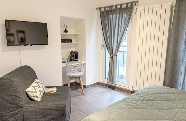 Lovely apartment for 3 guests with TV, balcony and pets allowed
