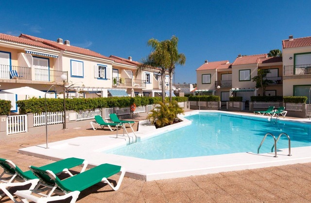 Lovely apartment for 4 people with WIFI, pool, A/C, TV, terrace and pets allowed