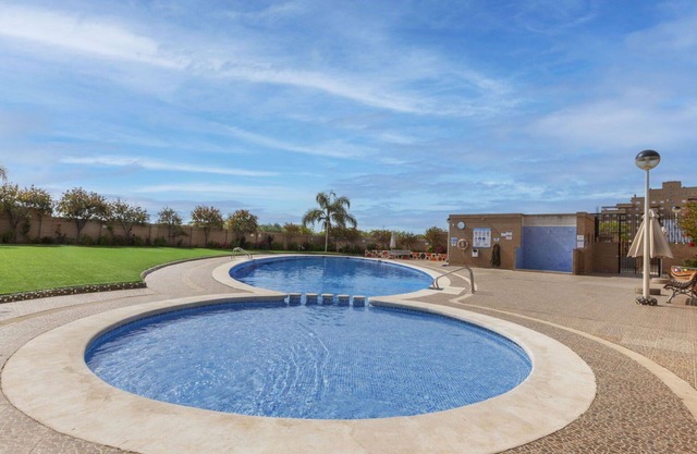 Lovely apartment for 4 people with WIFI, pool, A/C, TV, terrace and pets allowed